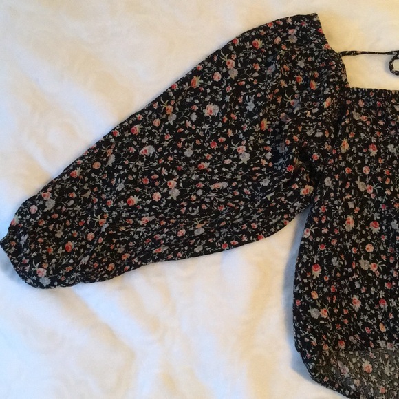 NWT American Eagle floral crop top - Picture 3 of 5